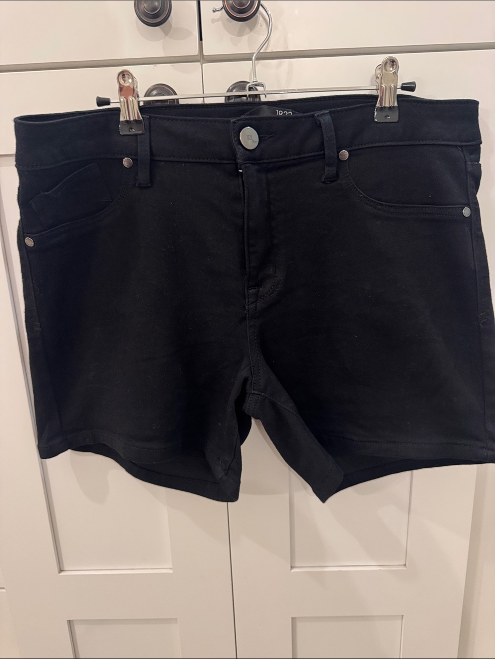 1822 Denim Black (Sz 16) stretch High-Rise Jean Shorts